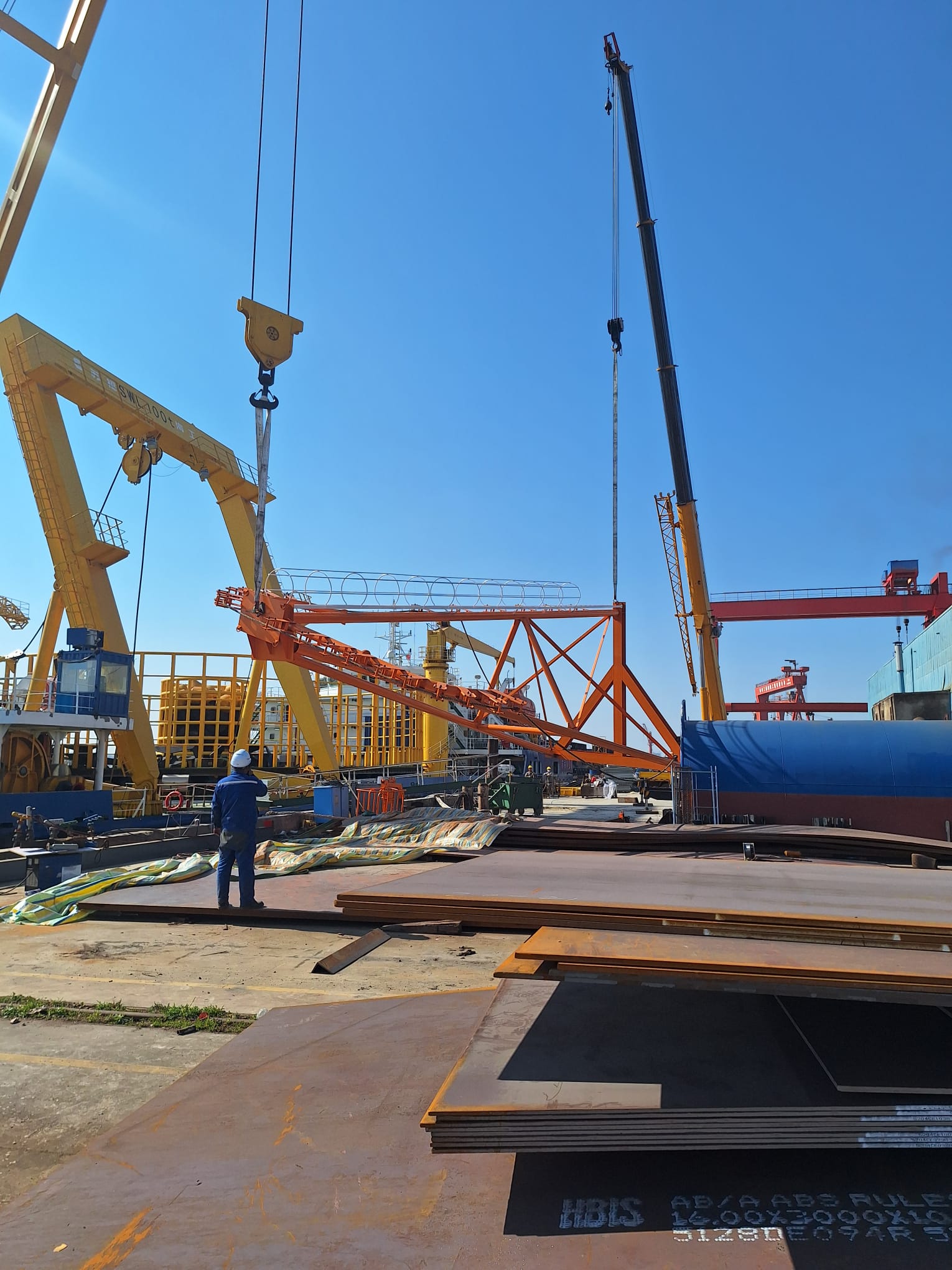Cable lay barge — structural design & mobilisation